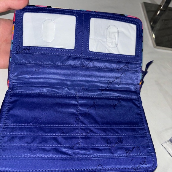 #31 Vera Bradley Turn lock Wallet. Beautiful floral pattern. New without tags. - Picture 7 of 11